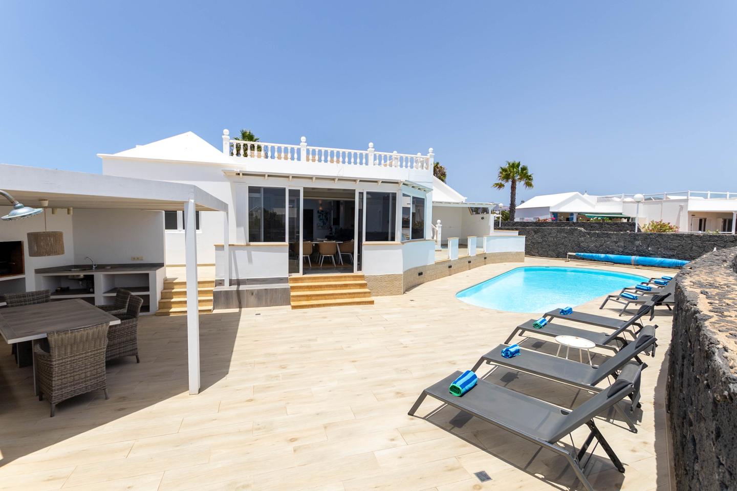 Prestigious 5 Bed Villa With Views In Playa Real