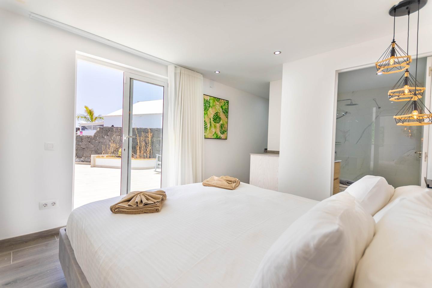 Prestigious 5 Bed Villa With Views In Playa Real