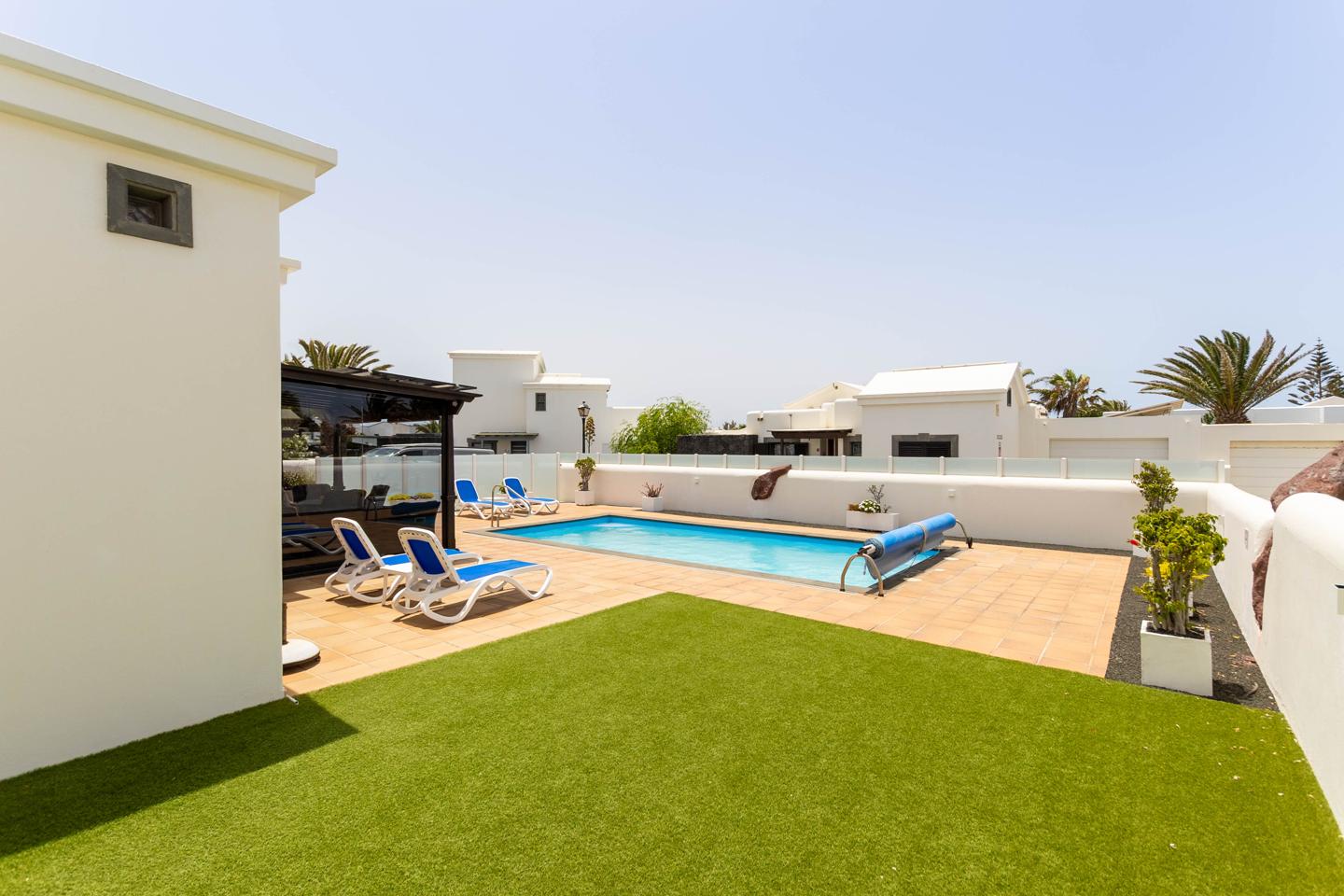 Detached Faro Park Fase 4 Villa With Garage & Pool