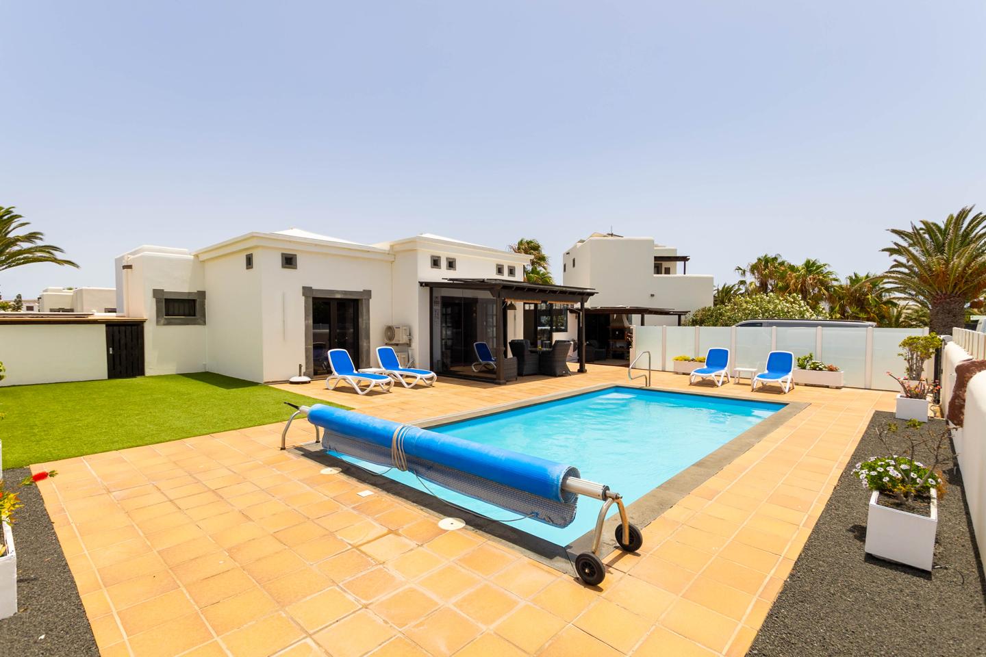 Detached Faro Park Fase 4 Villa With Garage & Pool