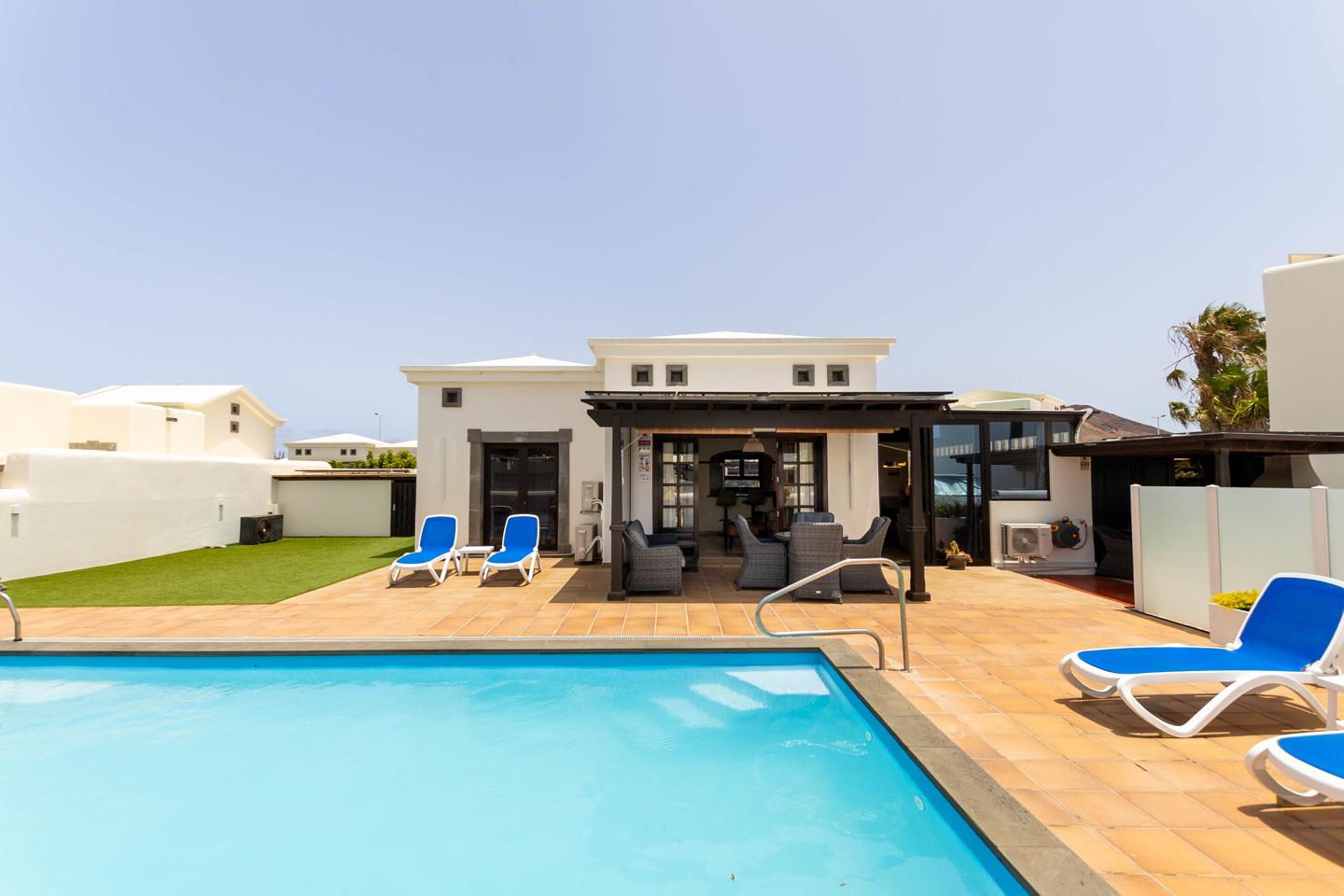 Detached Faro Park Fase 4 Villa With Garage & Pool
