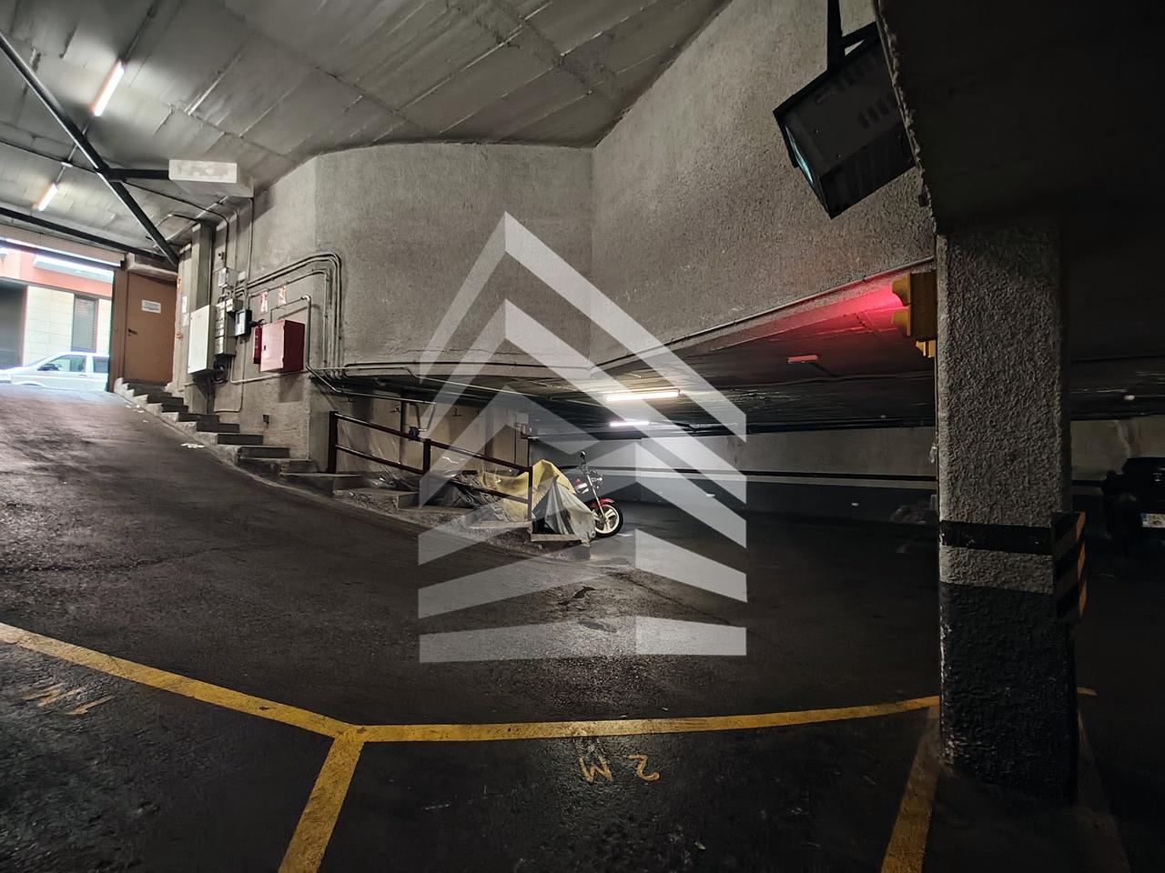 parking en barcelona · carrer-de-morales-08029 €