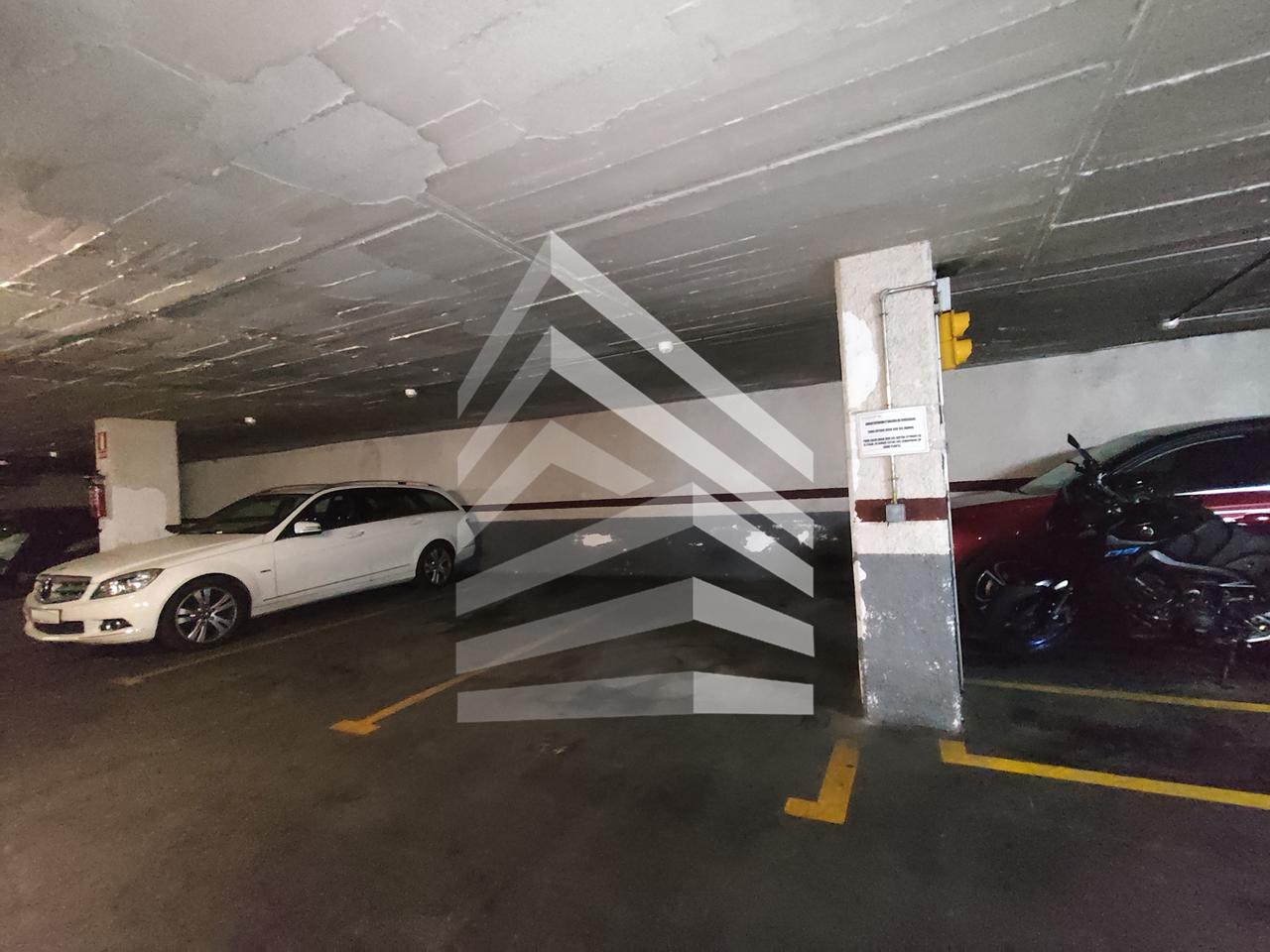 parking en barcelona · carrer-de-morales-08029 €