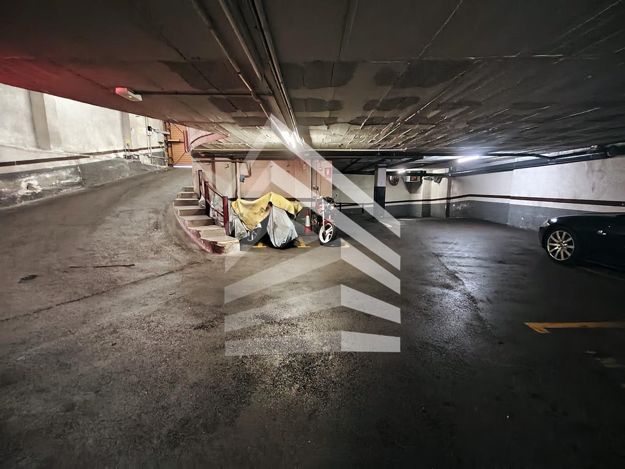 parking en barcelona · carrer-de-morales-08029 €