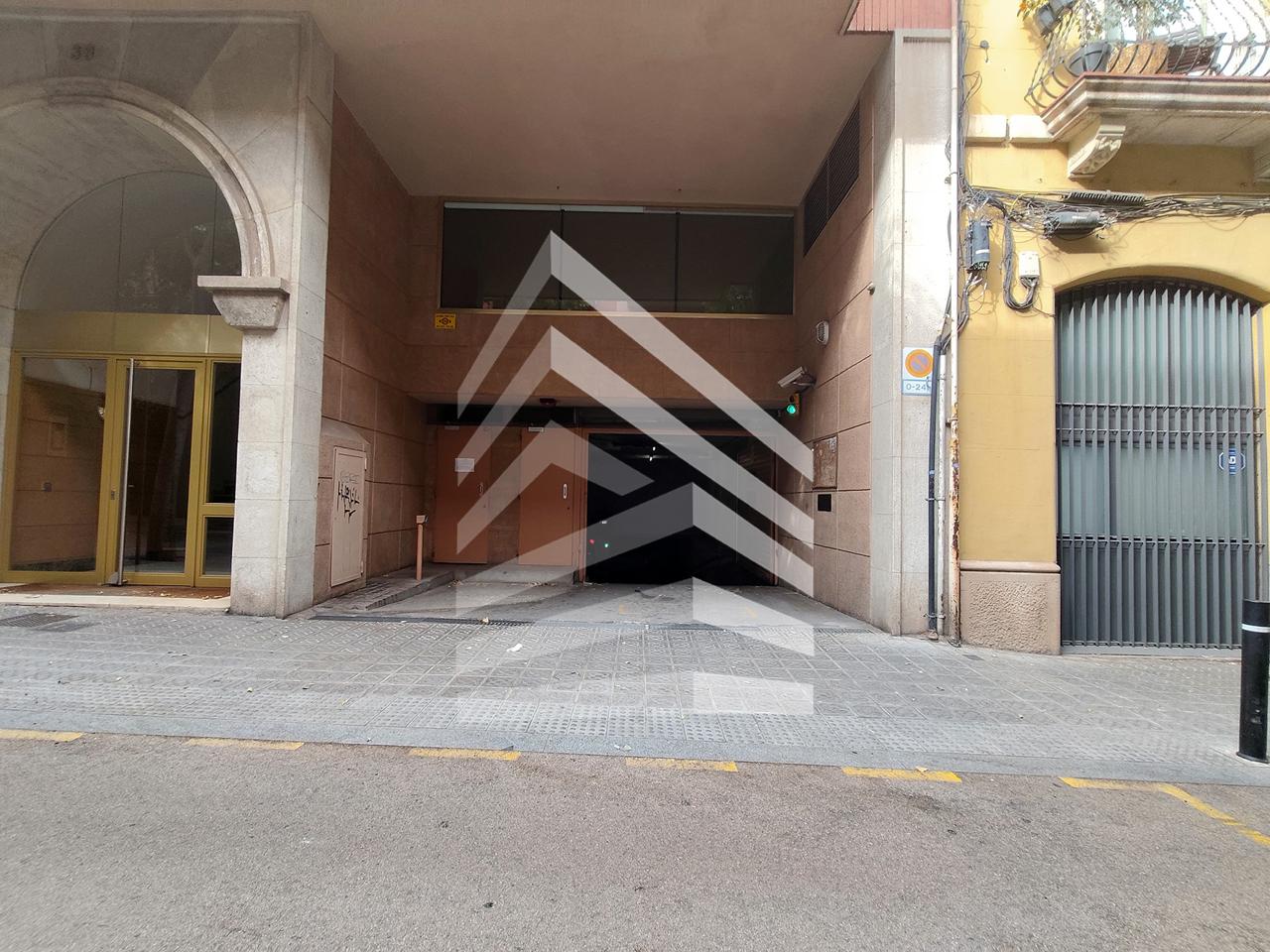 parking en barcelona · carrer-de-morales-08029 €