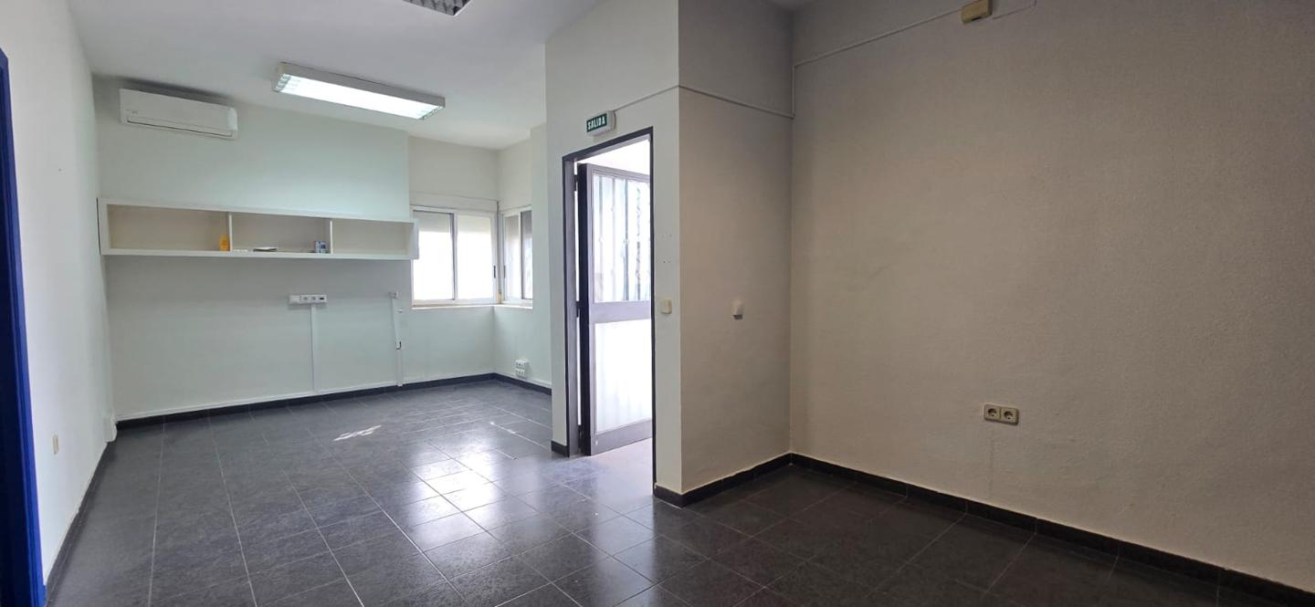 Local en Avenida Aragón, Valencia, Valencia de 65 m2