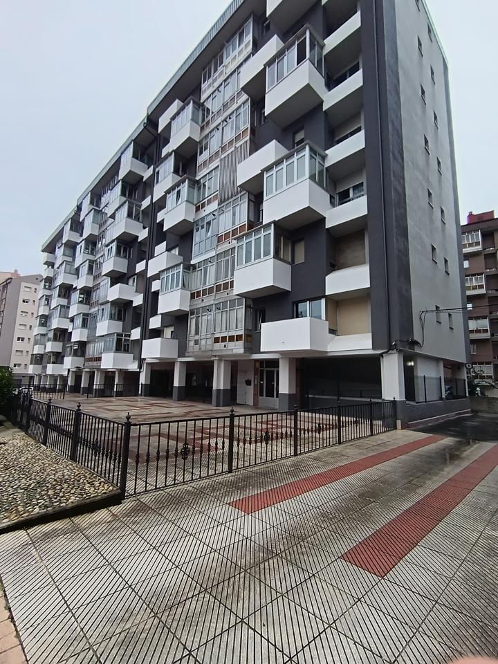 Piso en Calle de los Hermanos Soria, Avilés, Asturias de 93 m2