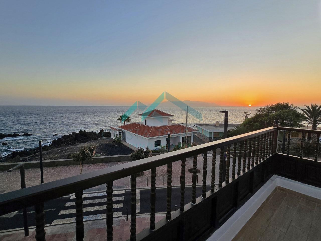 Piso en Avenida Emigrante, Playa San Juan, Santa Cruz de Tenerife de 163 m2