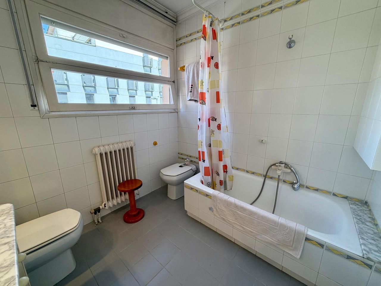 casa--chalet en montcada-i-reixac · montcada-centro 690000€