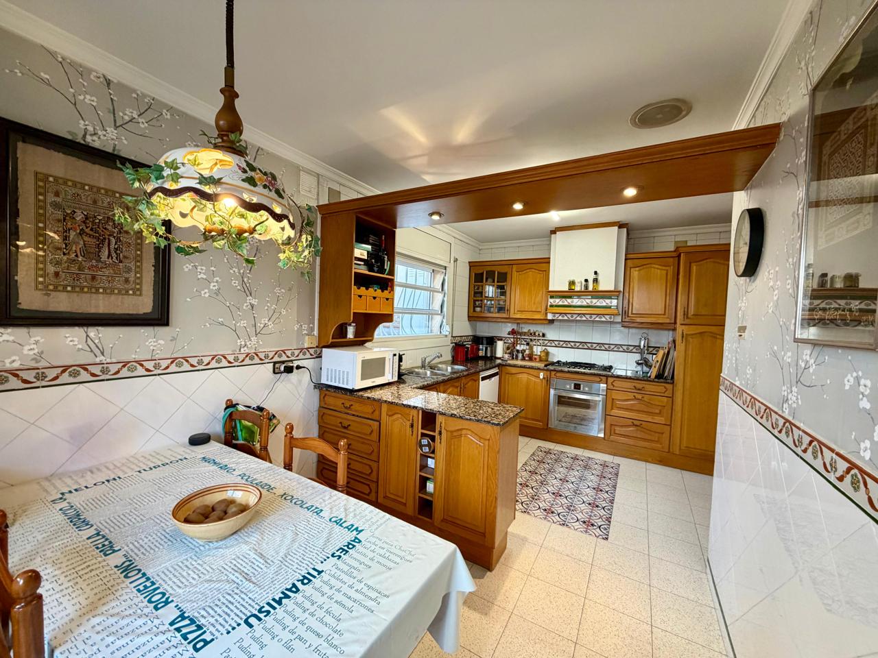 casa--chalet en montcada-i-reixac · montcada-centro 690000€