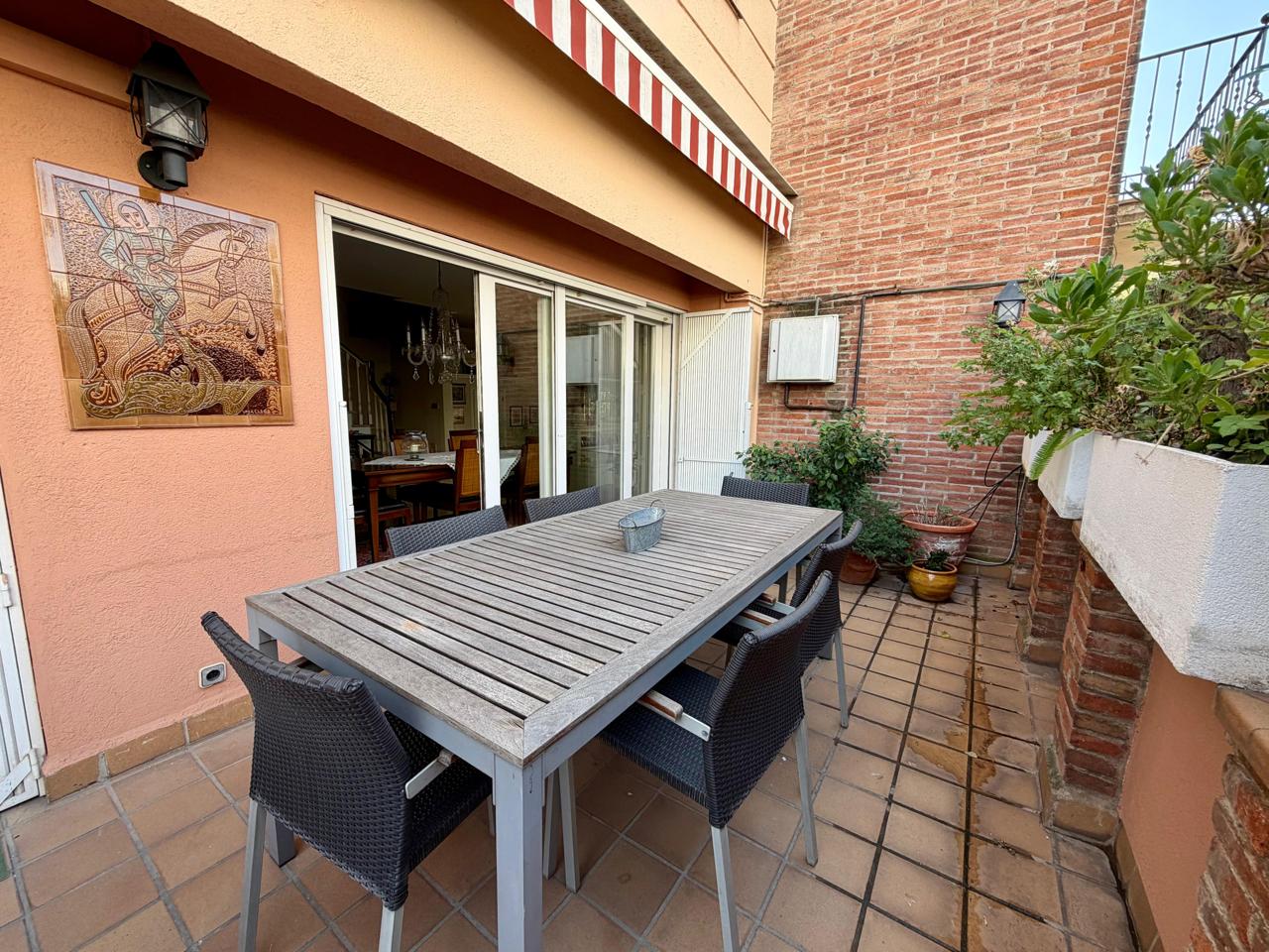 casa--chalet en montcada-i-reixac · montcada-centro 690000€