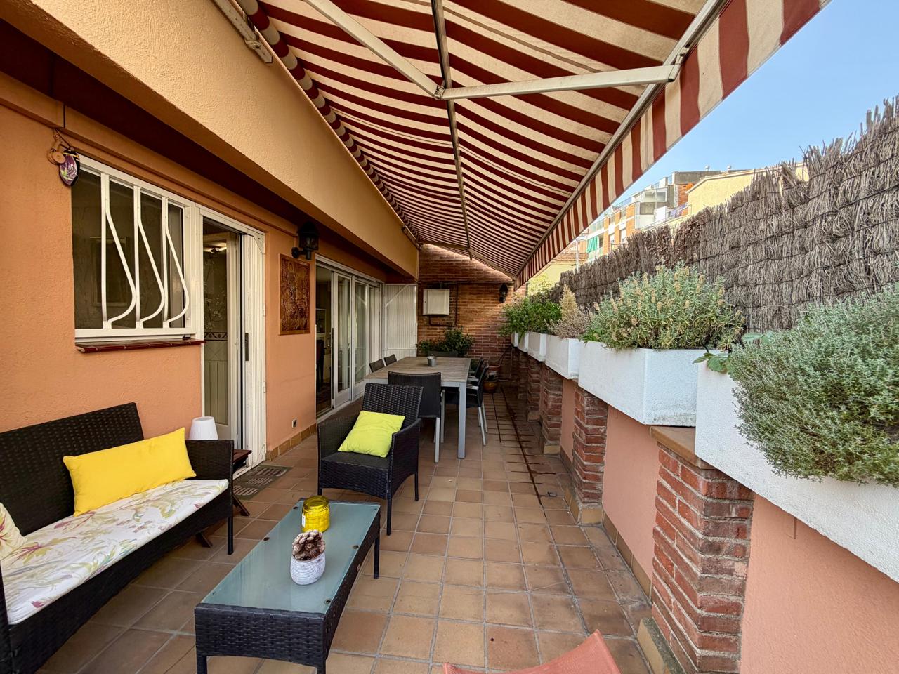 casa--chalet en montcada-i-reixac · montcada-centro 690000€