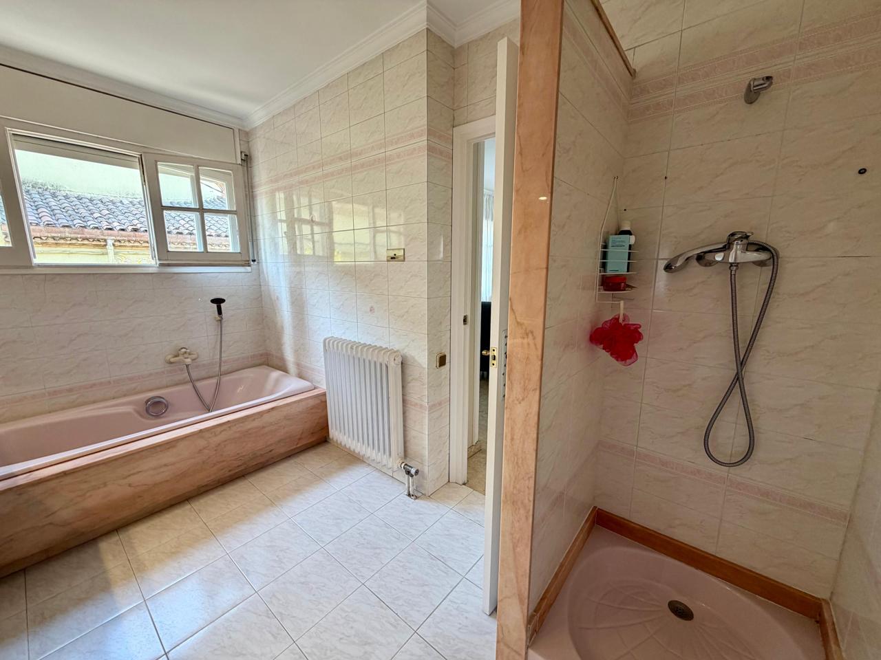 casa--chalet en montcada-i-reixac · montcada-centro 690000€