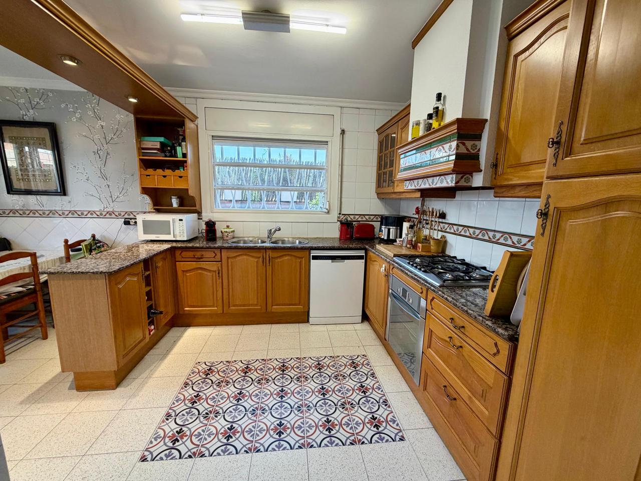 casa--chalet en montcada-i-reixac · montcada-centro 690000€