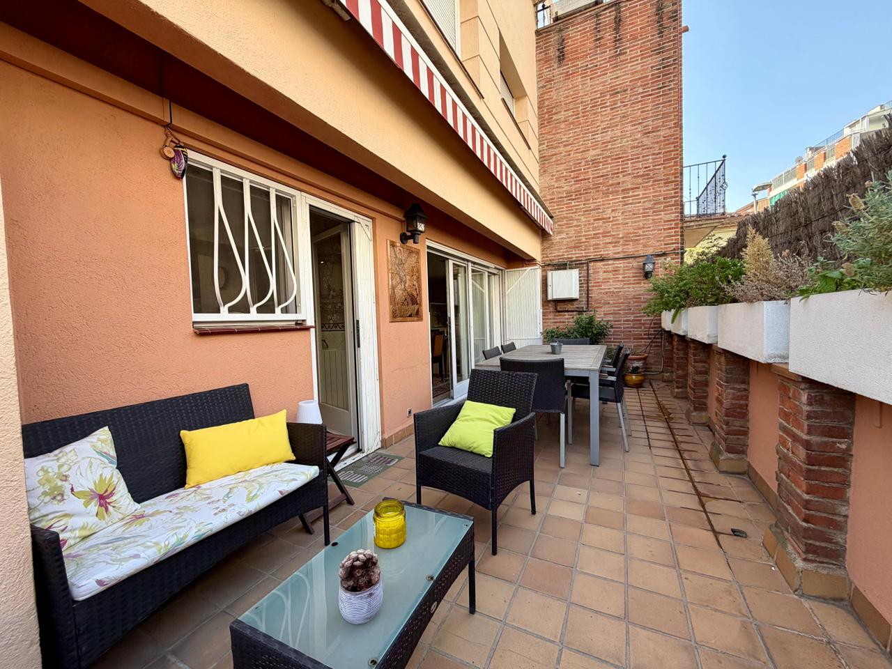 casa--chalet en montcada-i-reixac · montcada-centro 690000€
