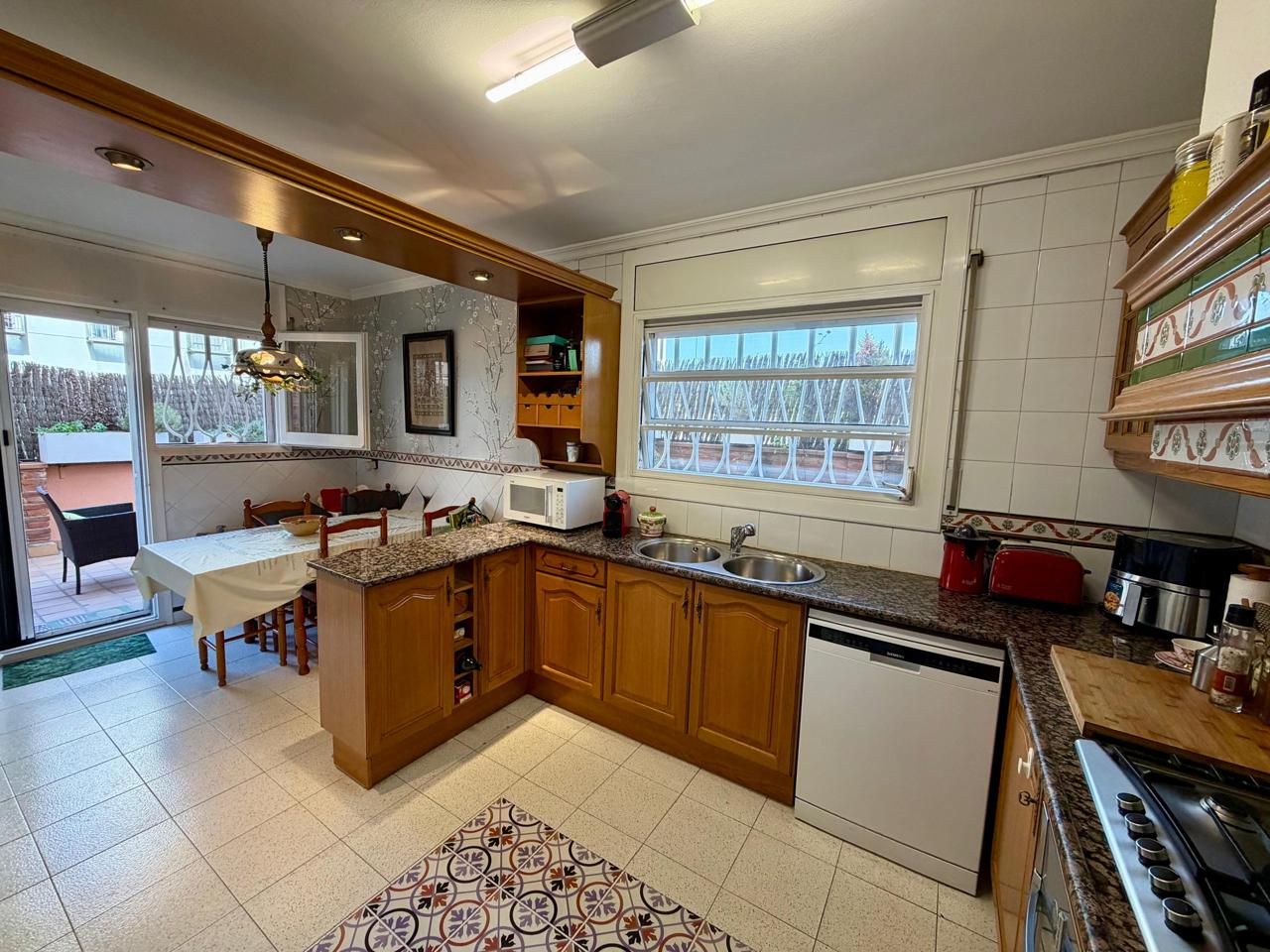 casa--chalet en montcada-i-reixac · montcada-centro 690000€