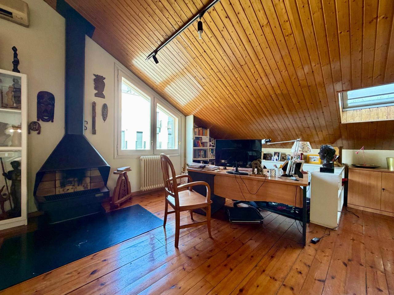 casa--chalet en montcada-i-reixac · montcada-centro 690000€