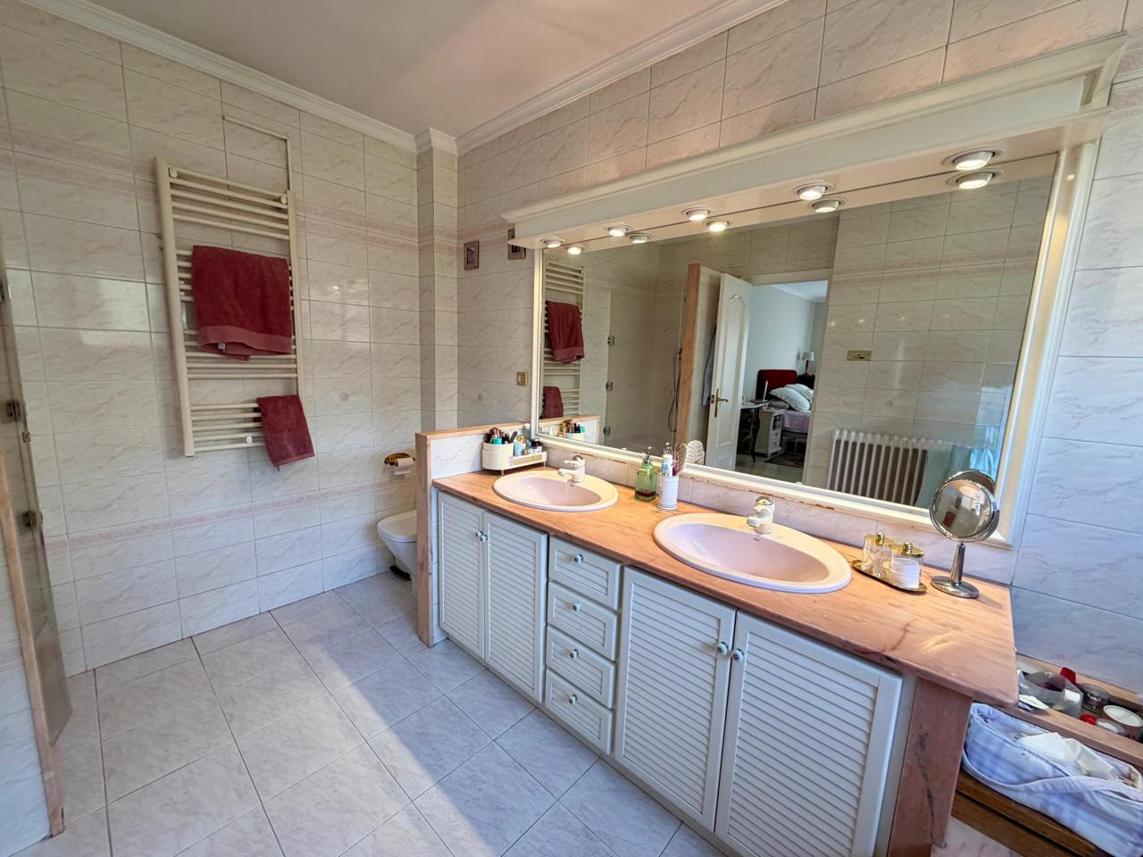 casa--chalet en montcada-i-reixac · montcada-centro 690000€
