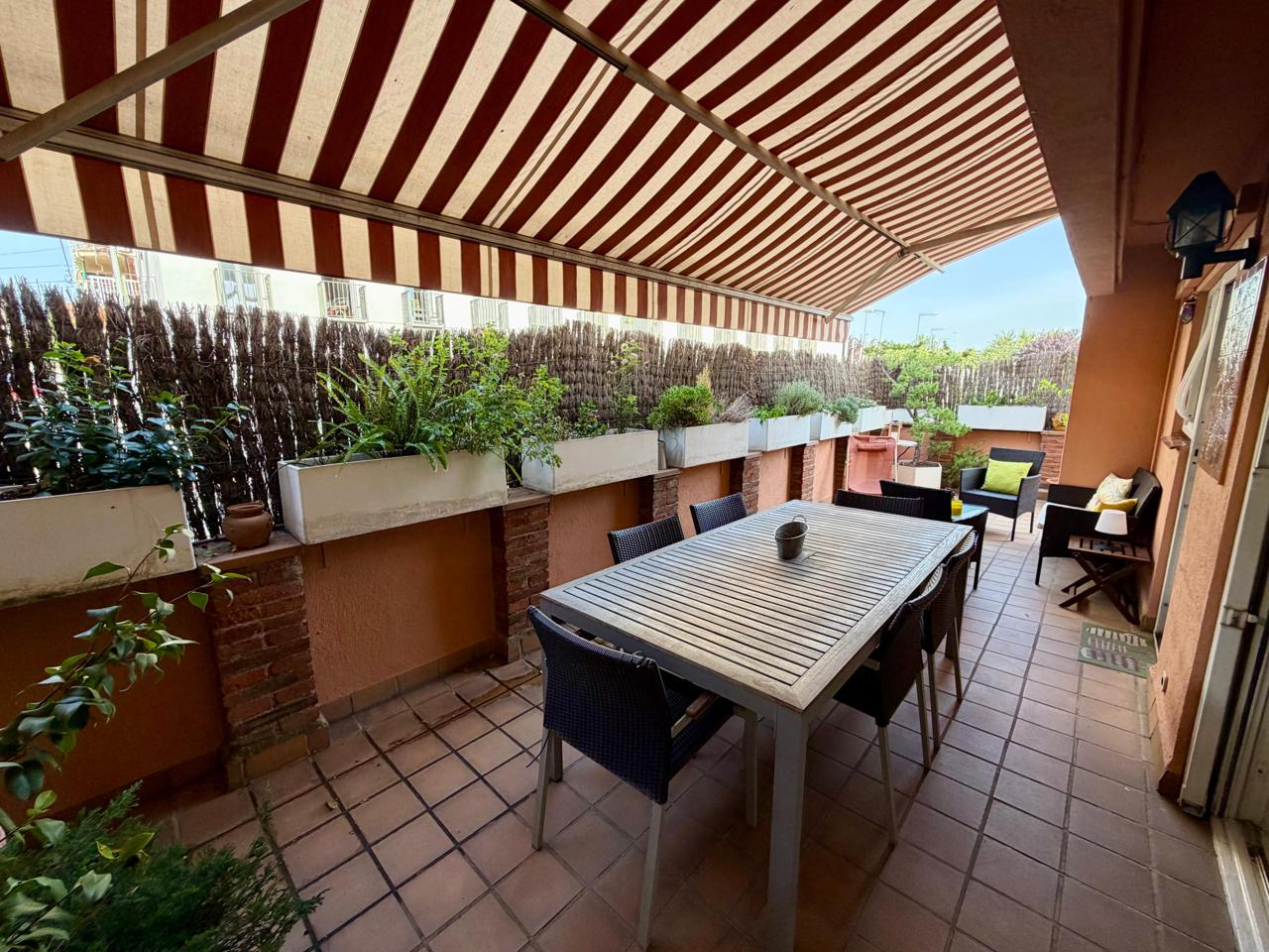 casa--chalet en montcada-i-reixac · montcada-centro 690000€