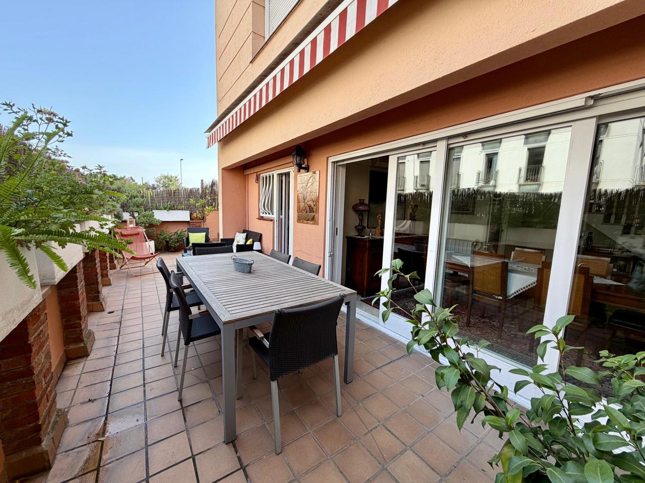 casa--chalet en montcada-i-reixac · montcada-centro 690000€