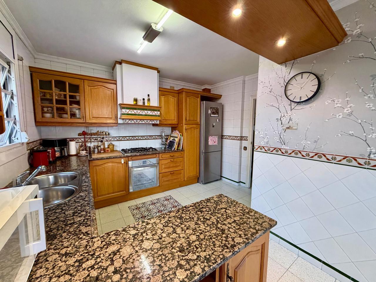 casa--chalet en montcada-i-reixac · montcada-centro 690000€