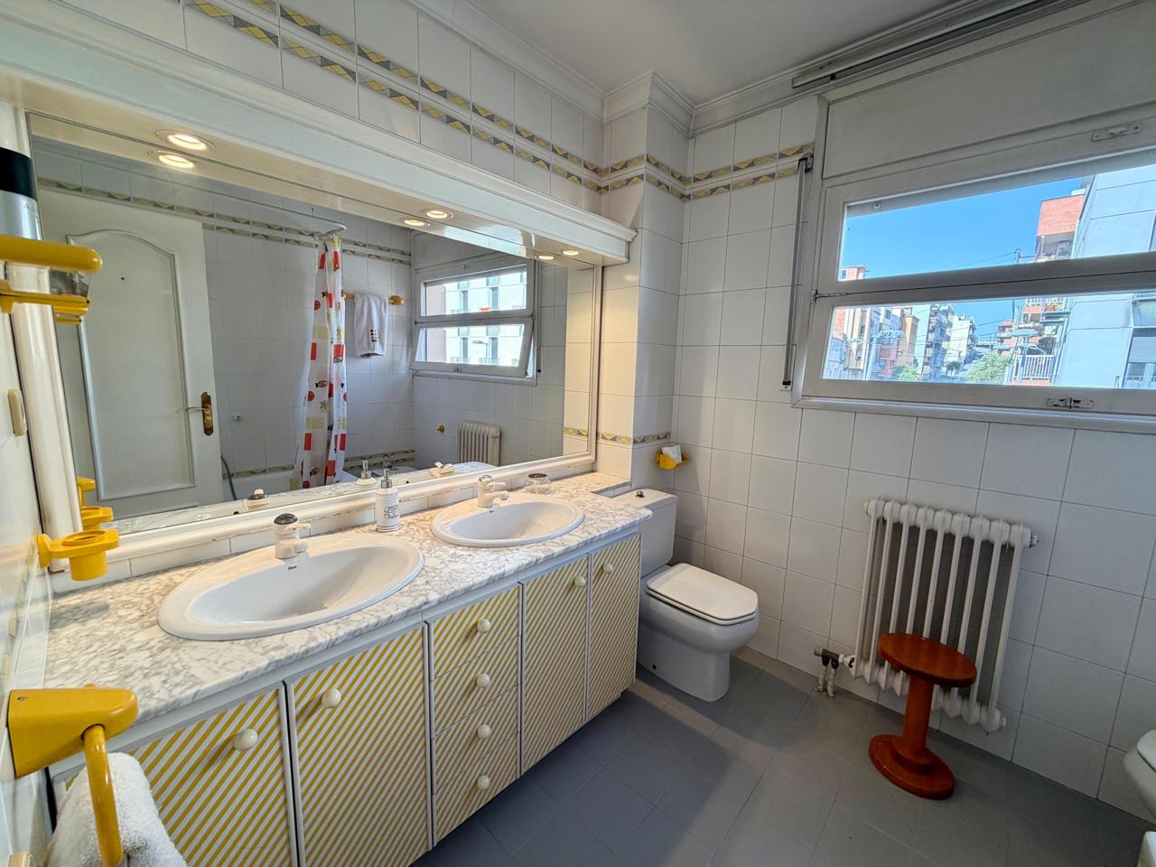 casa--chalet en montcada-i-reixac · montcada-centro 690000€