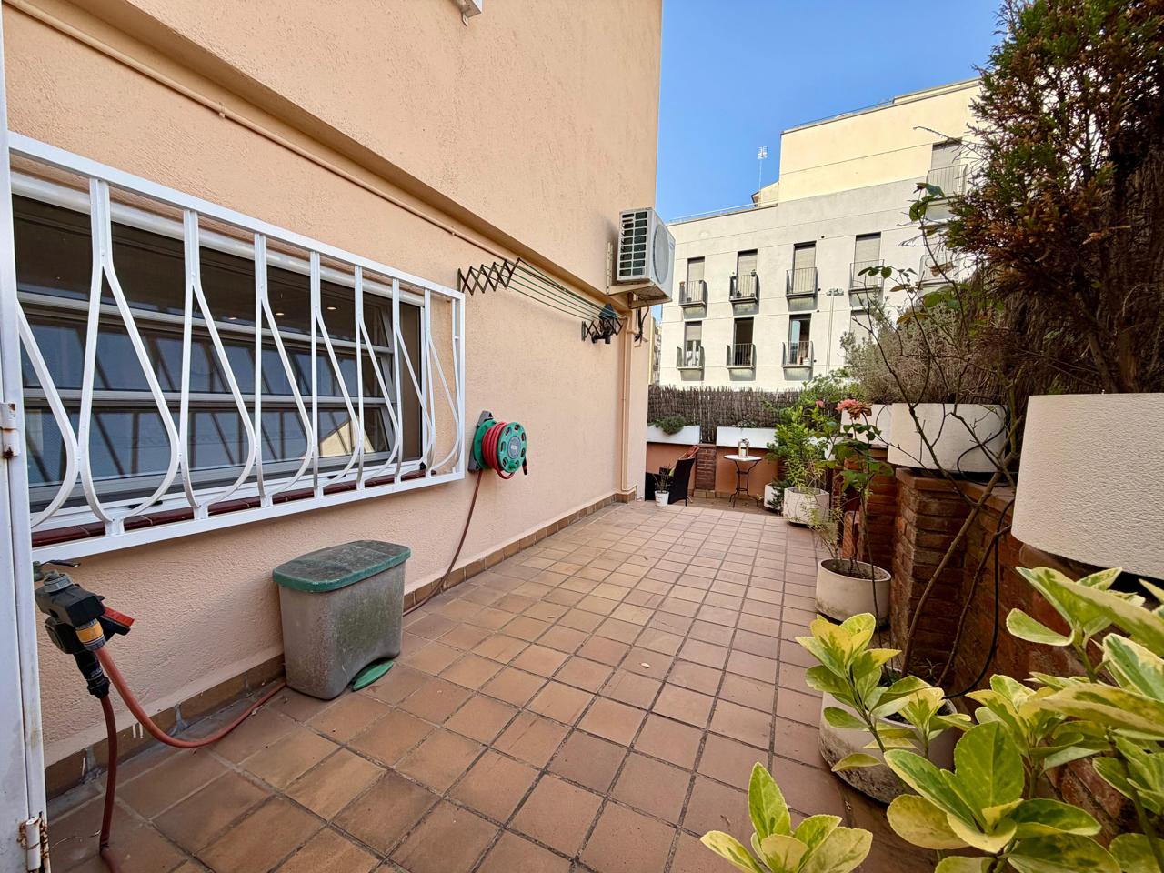 casa--chalet en montcada-i-reixac · montcada-centro 690000€