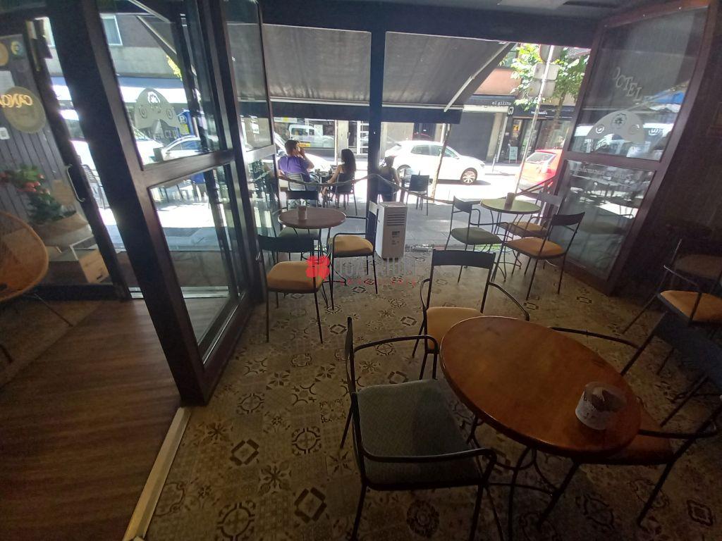 Local en Ensanche-Sar, Santiago de Compostela, A Coruña de 112 m2
