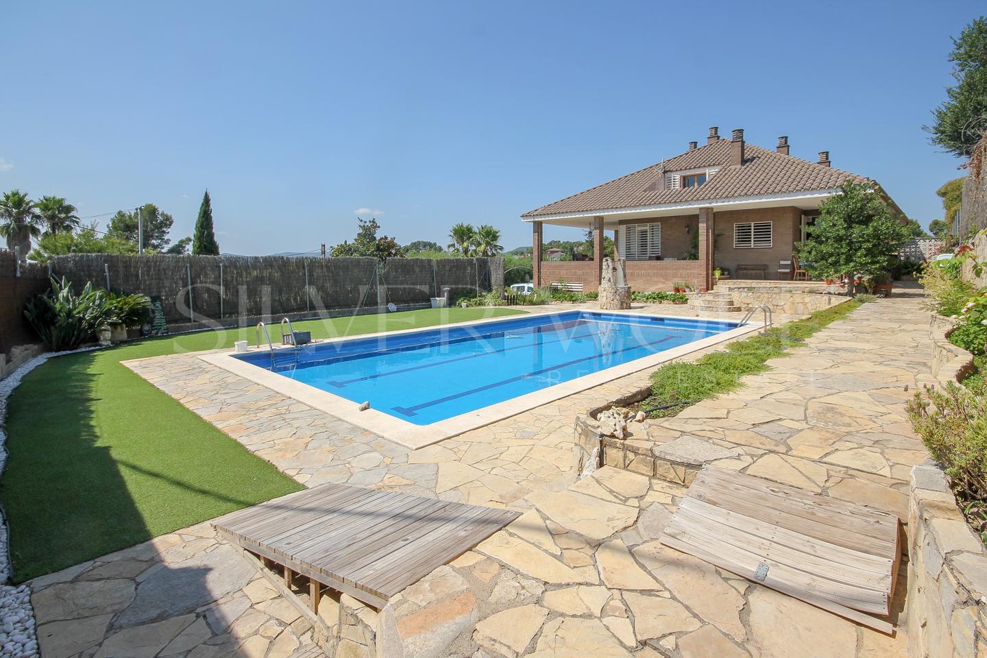 Casa / chalet en Via de l'Ordal, Pallejà, Barcelona de 604 m2