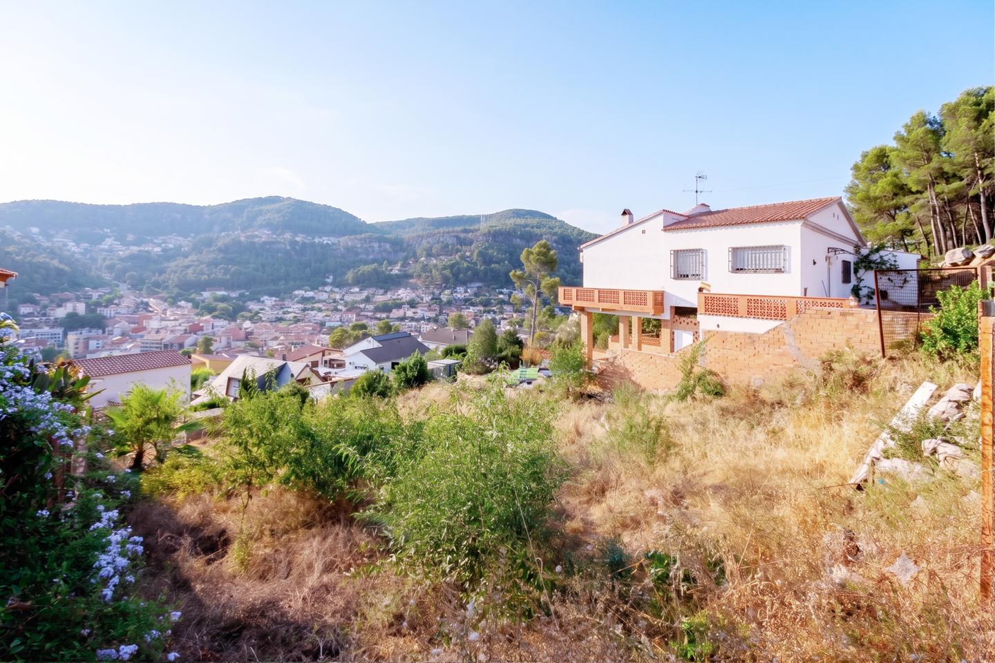 Terreno en Carrer Enric Granados, Vallirana, Barcelona de 557 m2