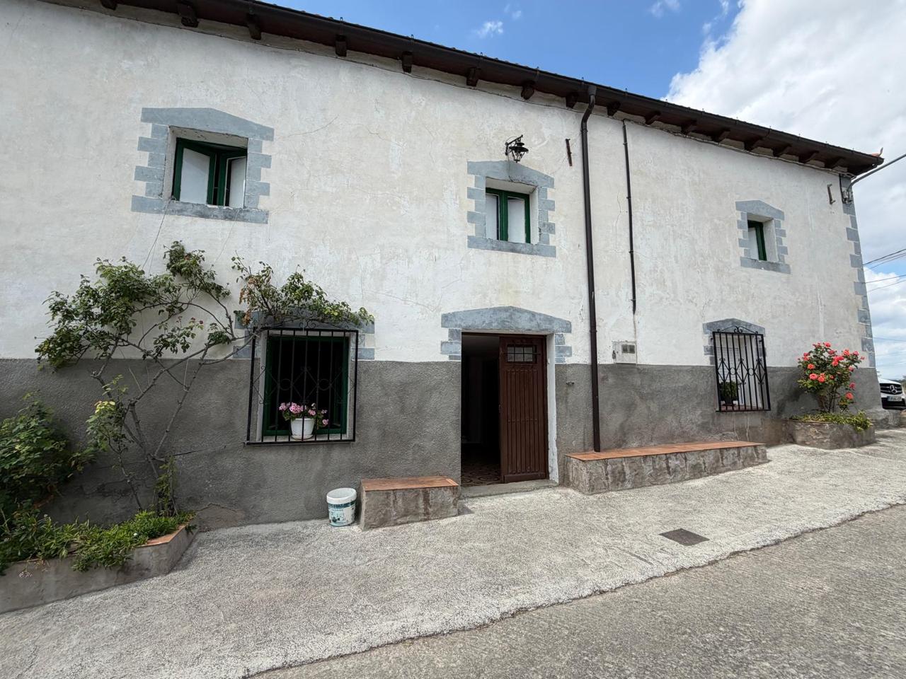 Villa in Poblado Moneo, Moneo, Burgos of 387 m2