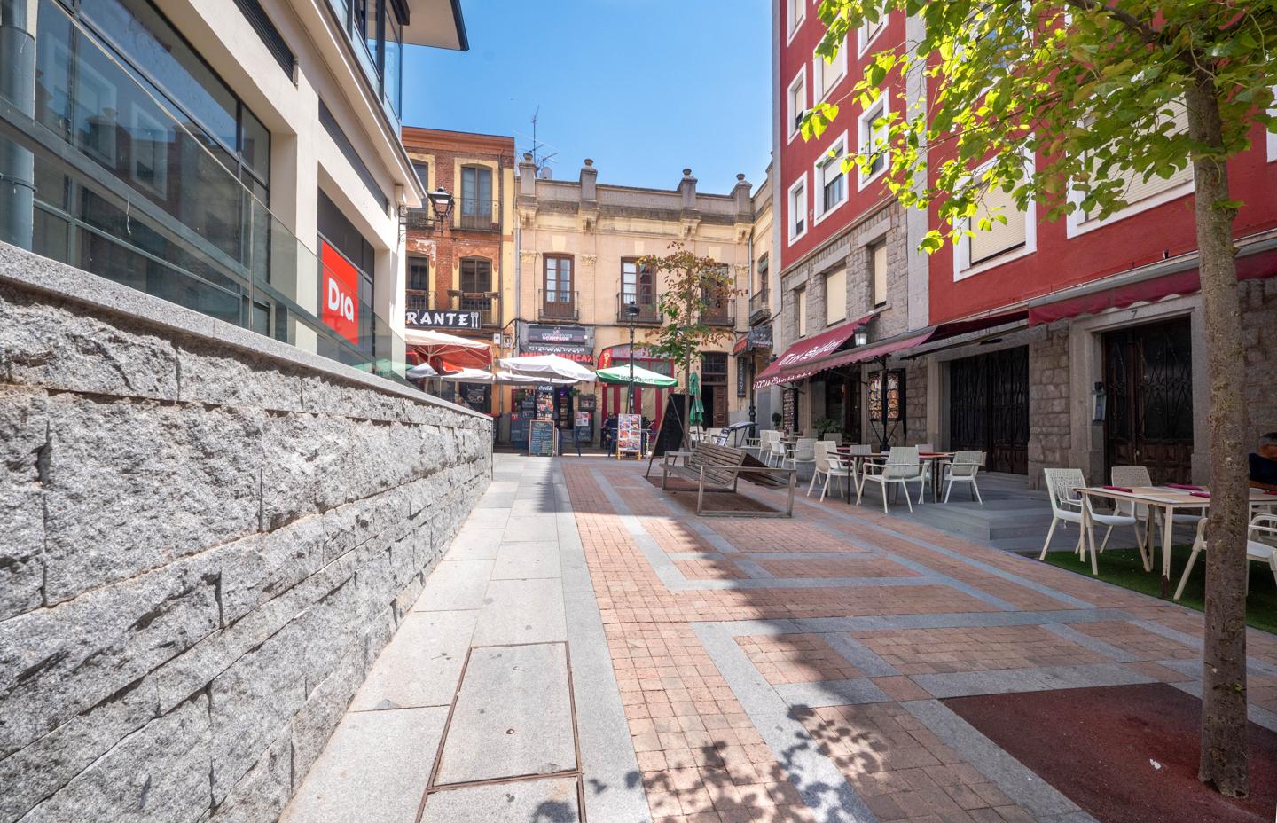 Con ubicación Privilegiada junto al mercado chico