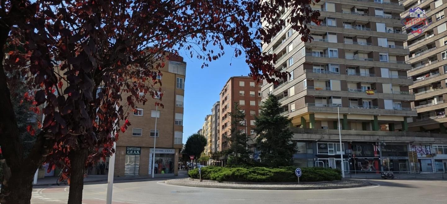 Plaza de parking en Calle José Posada Herrera 18, Torrelavega, Cantabria de 21 m2