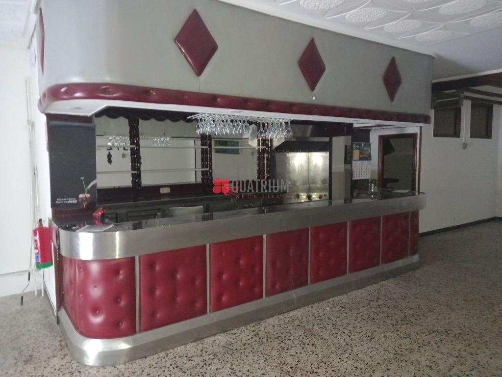 Local en Avenida de Quiroga Palacios, Santiago de Compostela, A Coruña de 140 m2