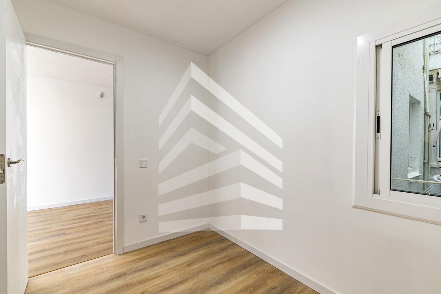 pisos en barcelona · carrer-del-rossello-08903 215000€