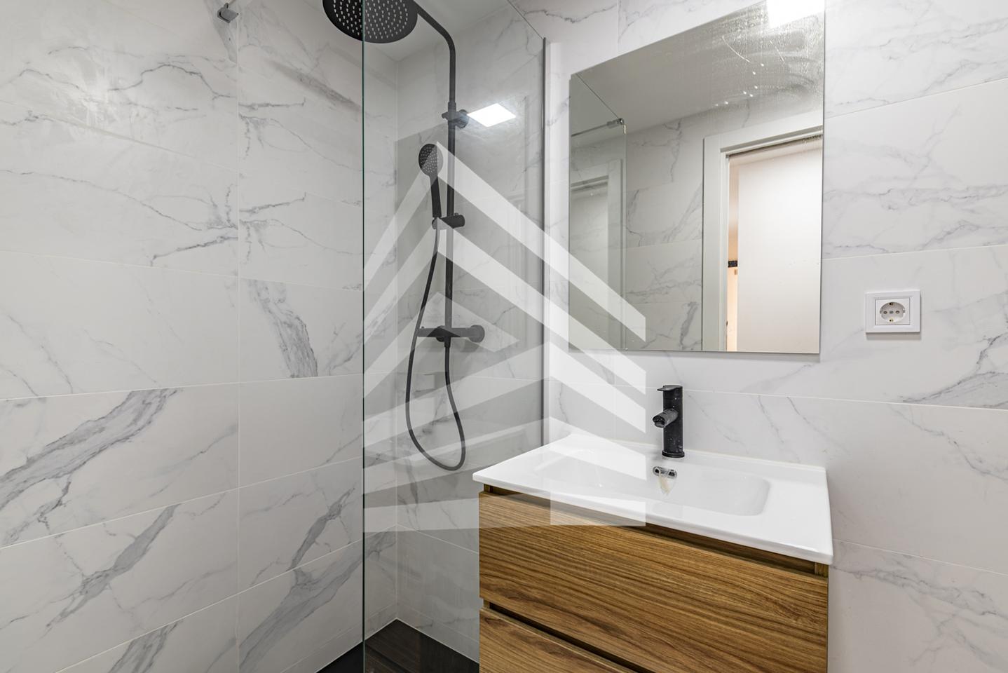 pisos en barcelona · carrer-del-rossello-08903 215000€
