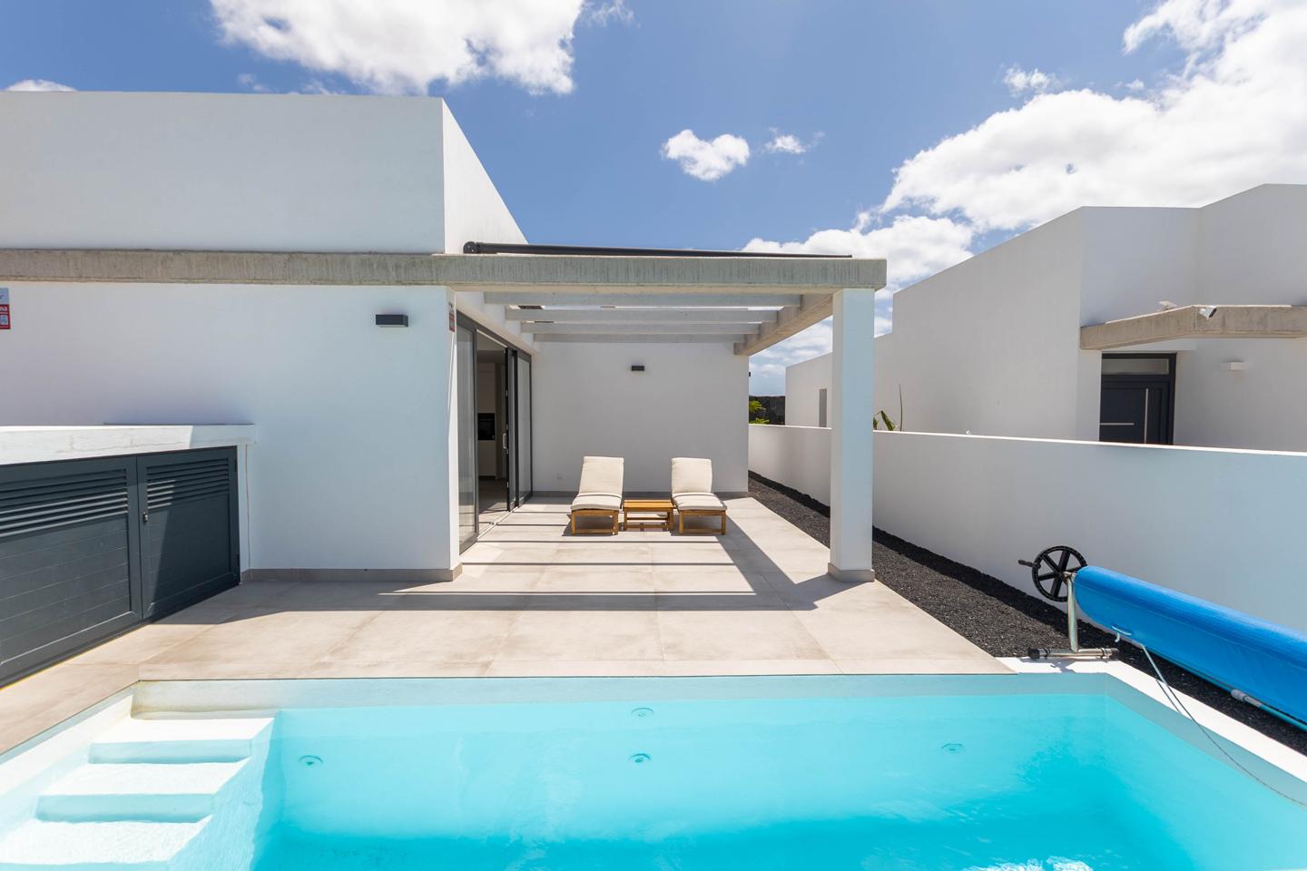 Contemporary 3 Bed Detached Villa With Pool