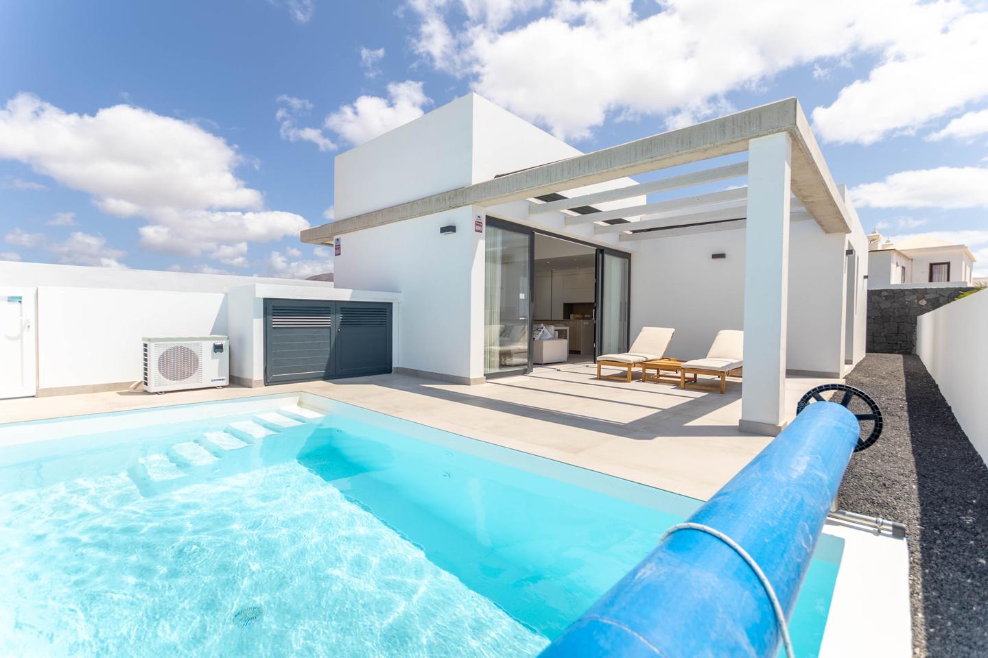 Contemporary 3 Bed Detached Villa With Pool