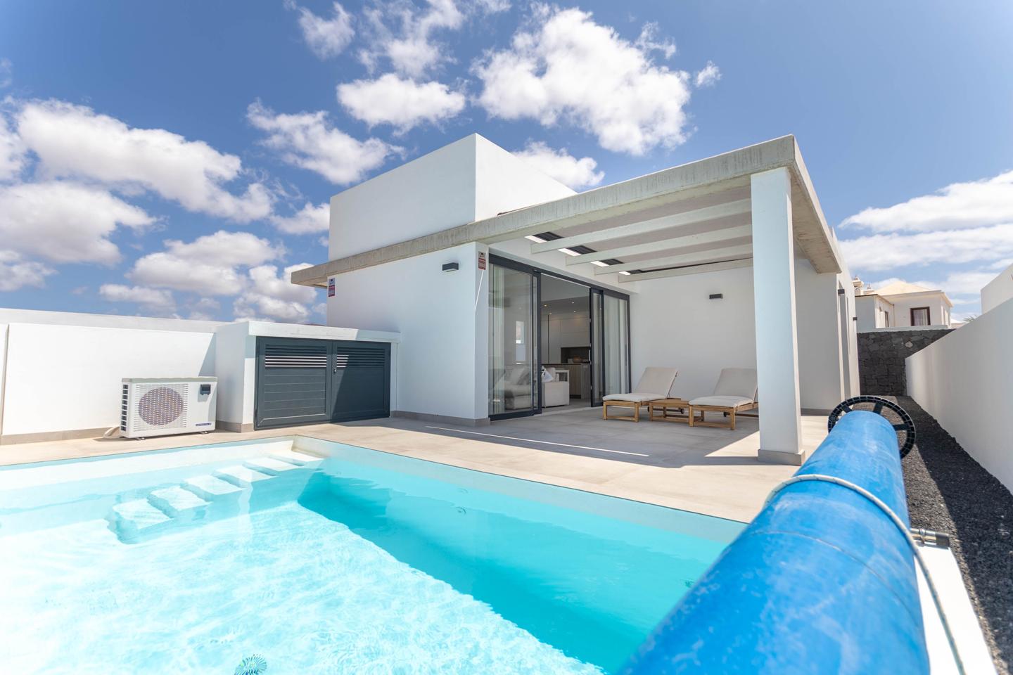 Contemporary 3 Bed Detached Villa With Pool