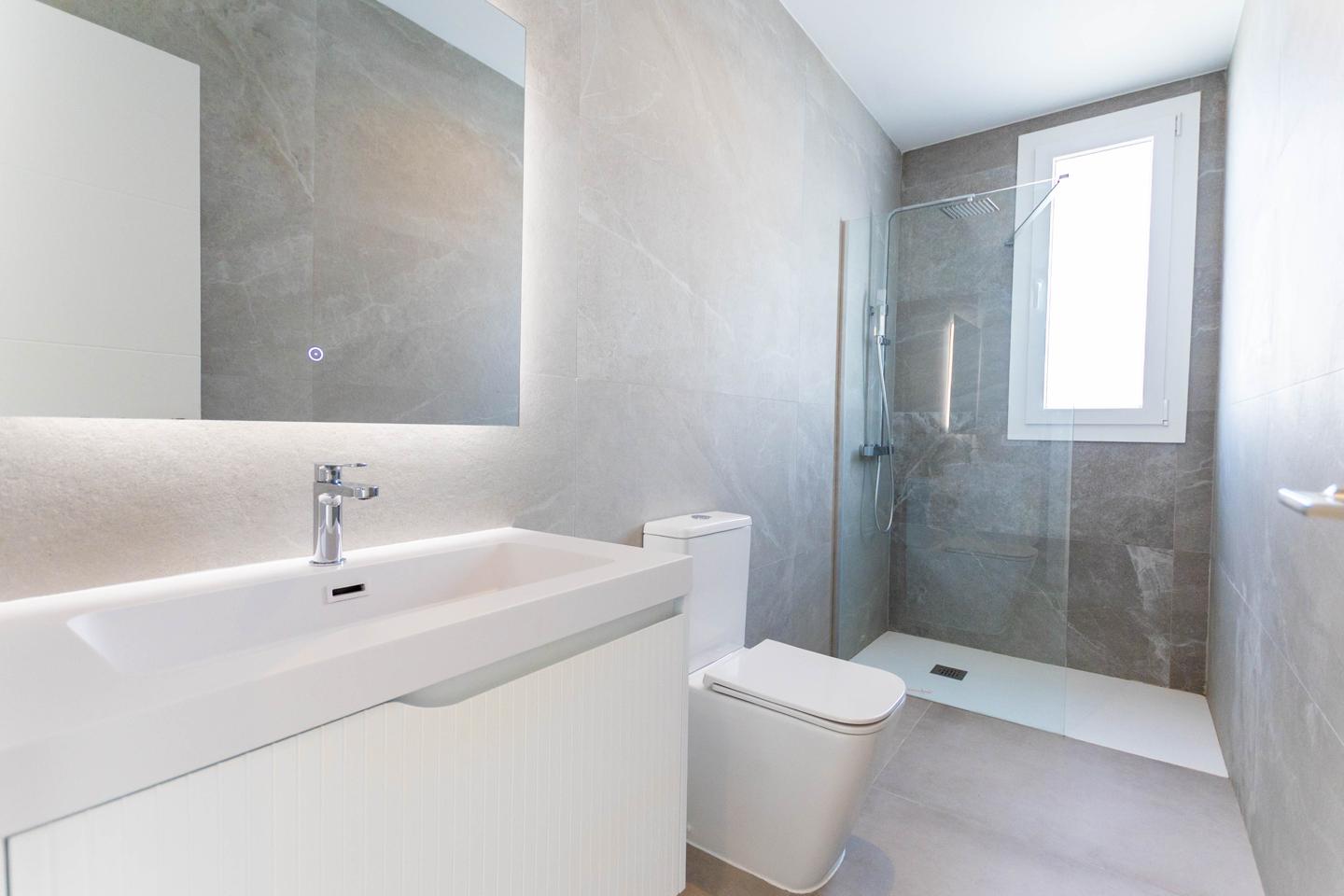 Contemporary 3 Bed Detached Villa With Pool