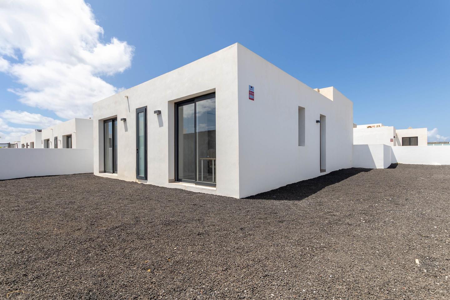 Contemporary 3 Bed Detached Villa With Pool