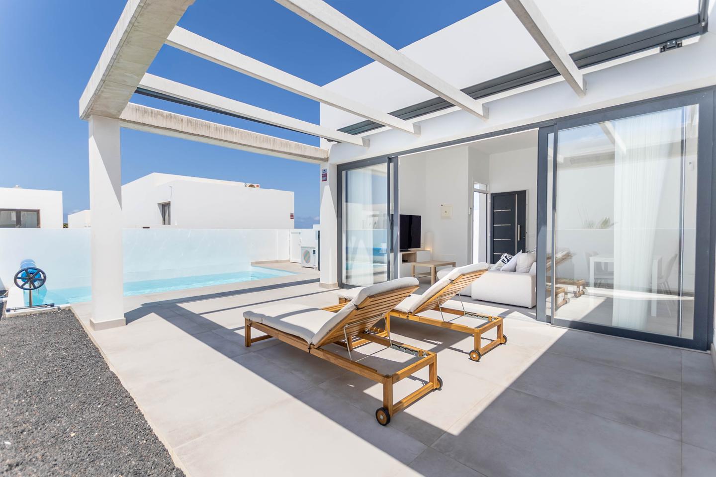 Contemporary 3 Bed Detached Villa With Pool