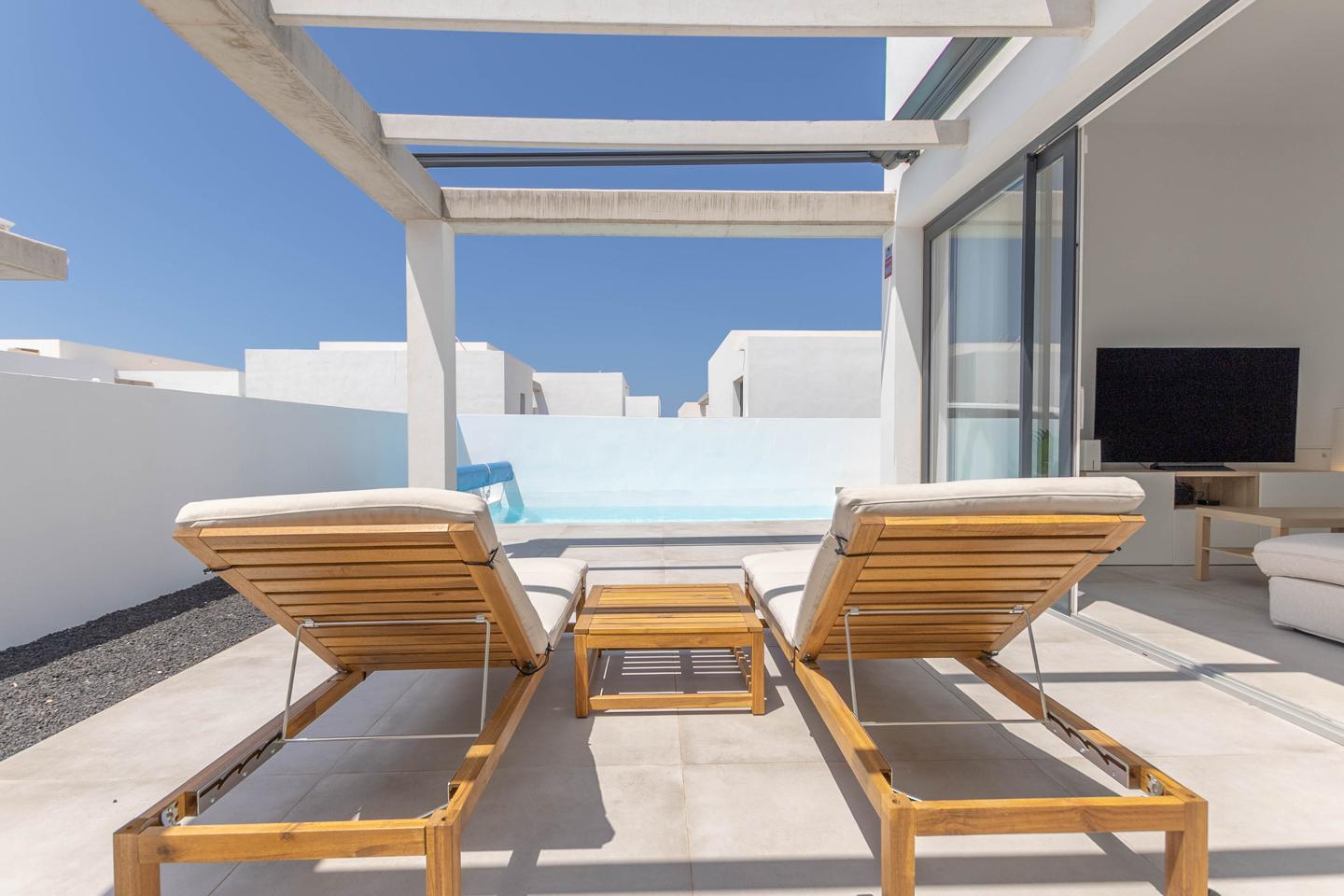 Contemporary 3 Bed Detached Villa With Pool