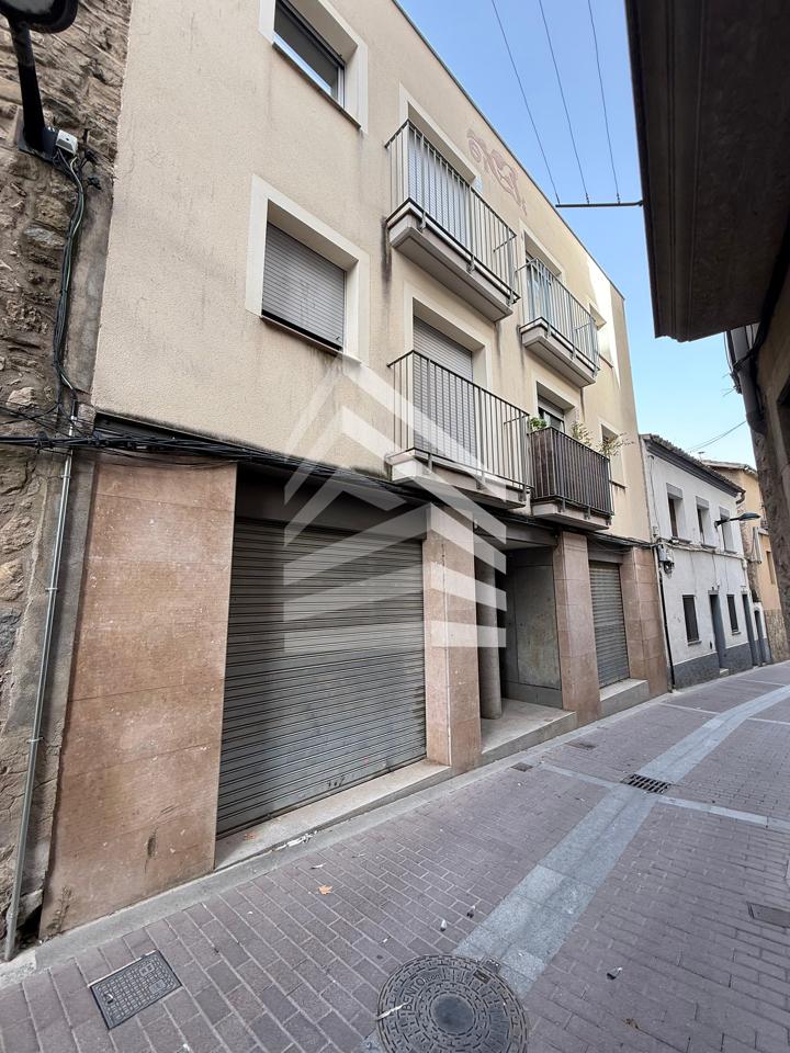 locales-comerciales en navarcles · carrer-ample-08270 48900€