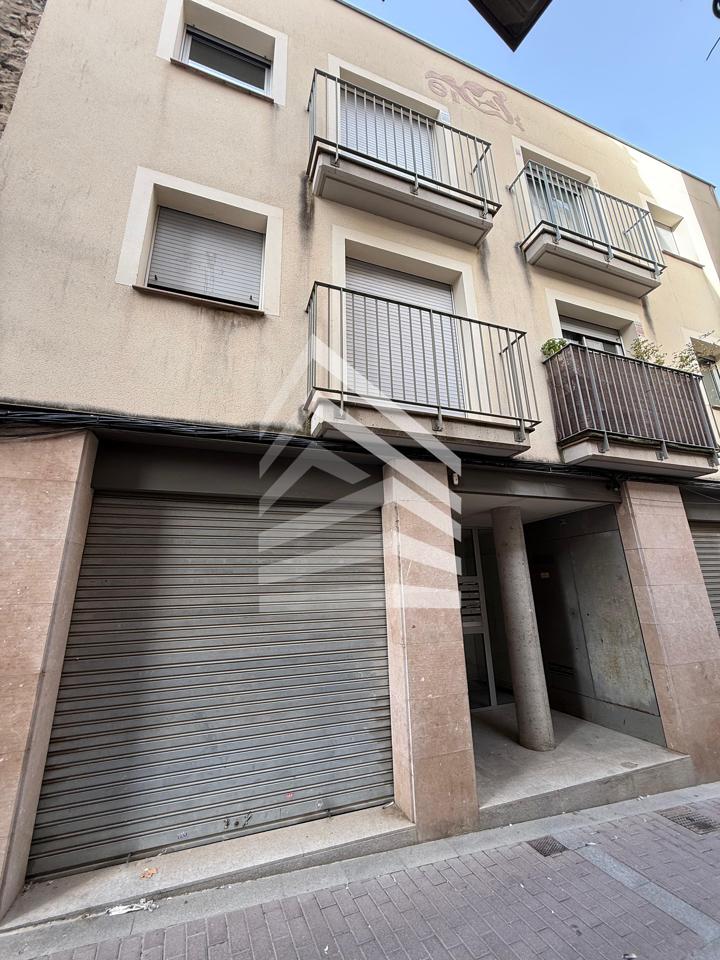 locales-comerciales en navarcles · carrer-ample-08270 48900€