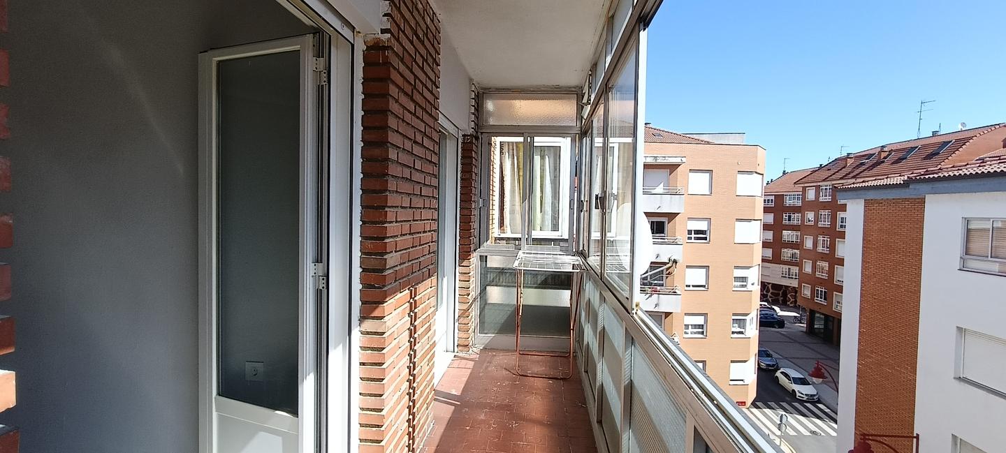 Piso en Calle del Obispo Almarcha, León, León de 77 m2