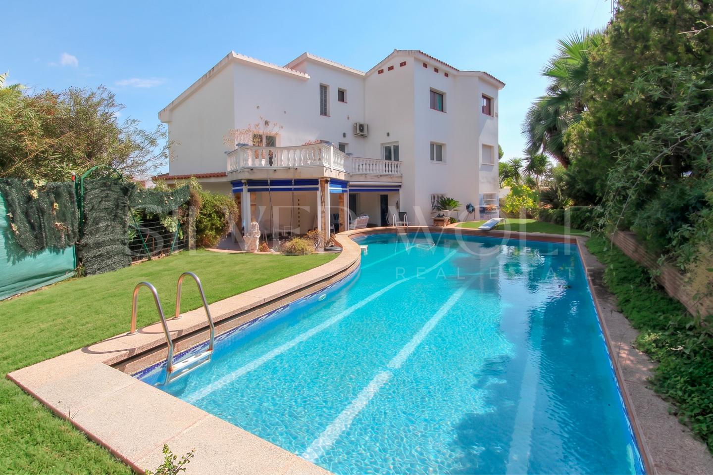 Casa / chalet en Avinguda 317, Castelldefels, Barcelona de 434 m2