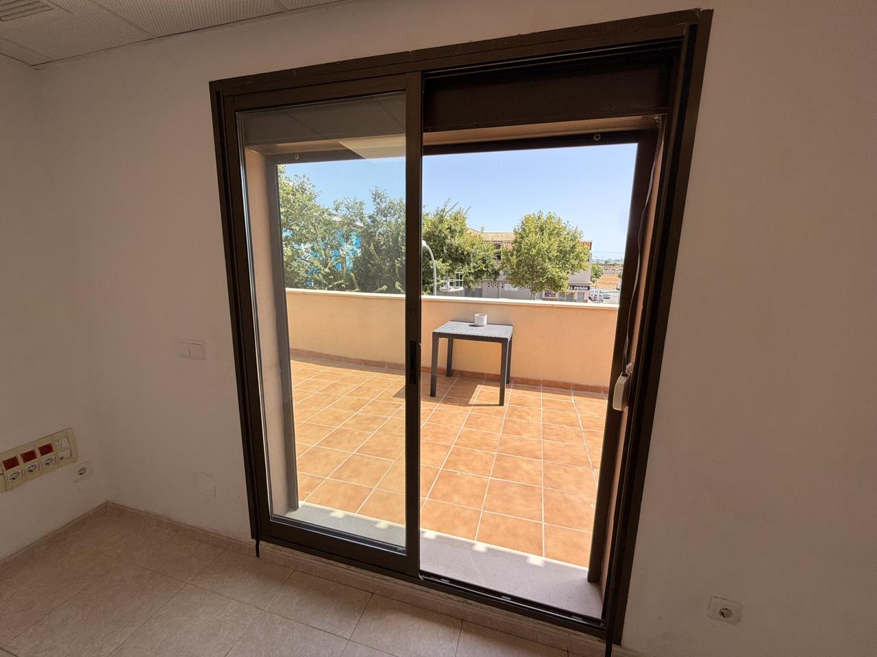 Piso en venta  El Peñón, Málaga  26/32