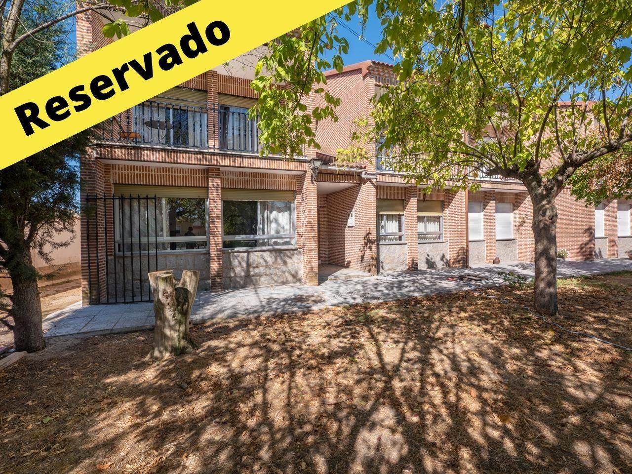Chalet Pareado con jardín de 300m2 y dos Terrazas