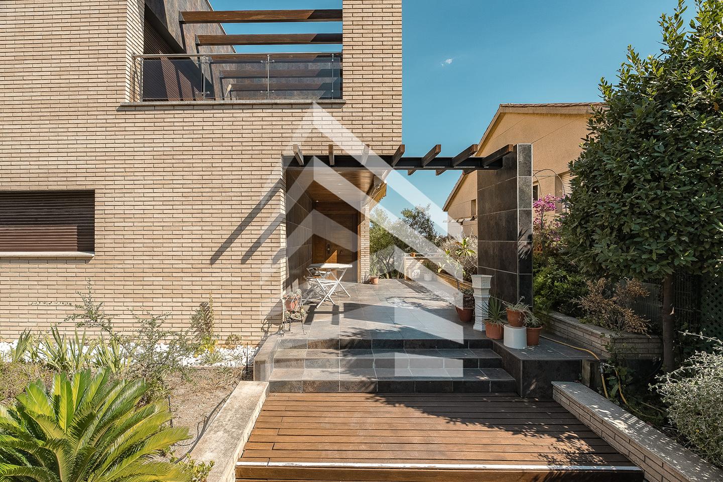 villas en sant-just-desvern · carrer-cacadors-08960 €